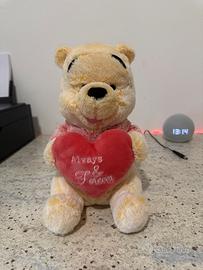 peluche romantico con cuore rosso