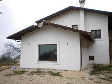 Villetta isolata a Sgurgola per realizzo