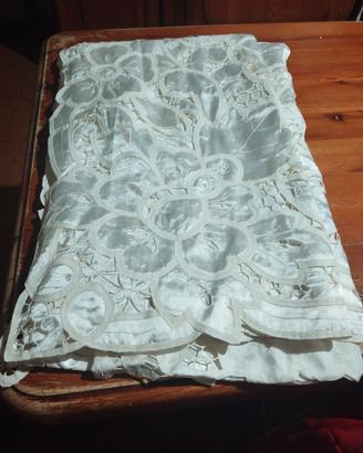 coperta,in raso intagliata,colore bianco
