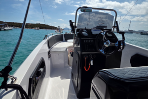 Barca a motore 6 mt con mercury 40/70 come nuova