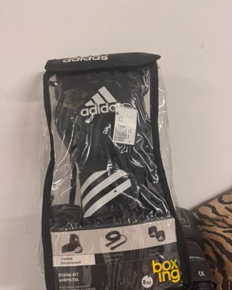 Guantoni da boxe, Adidas nuovi