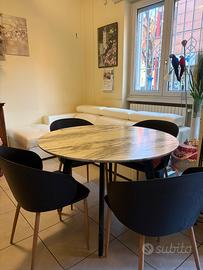 Tavolo rotondo effetto marmo + 4 sedie