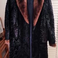 Cappotto in Astrakan,polsi e girocollo in Visone