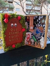 Libro decorativo con Alice nel Paese delle Meravig