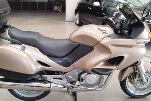 Honda Deauville 650
