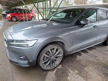 Volvo V60 d4 CrossCountry awd 190cv
