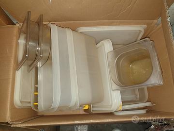 Blocco contenitori platica con coperchi