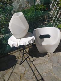 Poltrona e lampada da giardino 