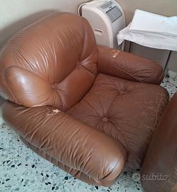 2 poltrone in pelle marrone