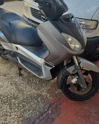 Yamaha Xmax 