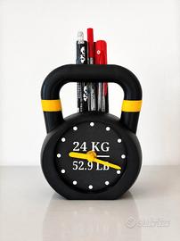orologio porta penne a forma di kettlebell 