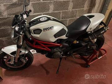 Moto ducati 796