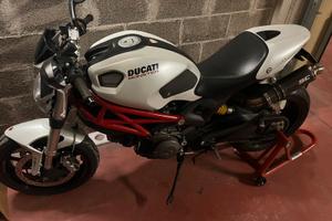 Moto ducati 796
