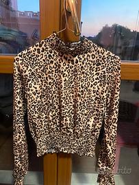 Camicia a collo alto leopardata