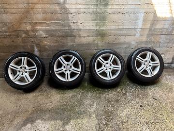 Cerchi in lega da 16 con gomme termiche
