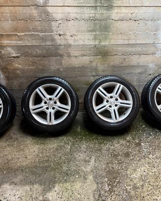 Cerchi in lega da 16 con gomme termiche