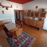 Salottino in legno pregiato stile tirolese