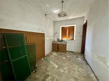 Casa indipendente di 85 m² con 4 locali e box auto