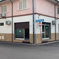 Locale commerciale centrale - alta visibilità