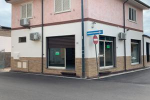 Locale commerciale centrale - alta visibilità