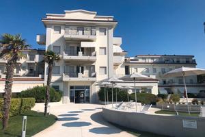 FRONTEMARE5stellegiardinipiscinespiaggia