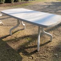 Tavolo e sedie da giardino