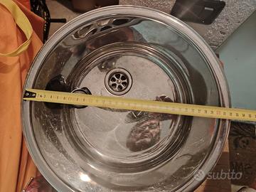 lavello acciaio più rubinetto 