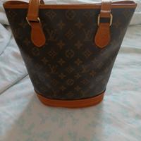 secchiello  con chiusura bottone calamita