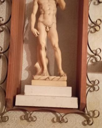 statua David stile Michelangelo 