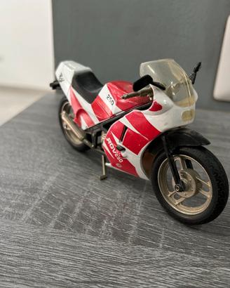 Kavasaki Suzuki modellini