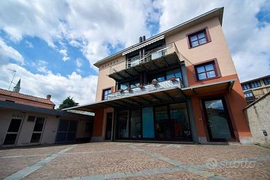 Immobile di 340 m² con 4 locali a Mozzo