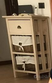 Armadiettio  in legno massiccio shabby chic