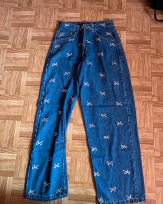 jeans con fiocchetti