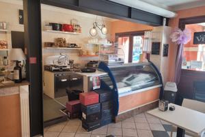 Aziendasi bar gelateria su confine