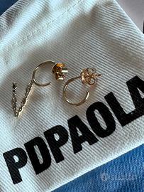 Orecchino con lettera V