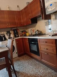 cucina angolare in legno .