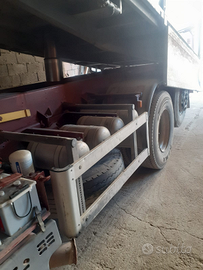 Iveco EuroTech Cursor 3 assi trilaterale