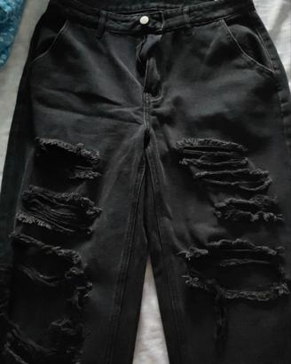 Pantaloni neri lunghi strappati 