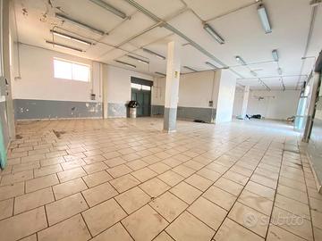Locale 330MQ C/3 Pressi Auchan di Giugliano FL380
