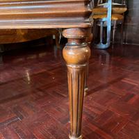 Tavolino con piano in vetro apribile