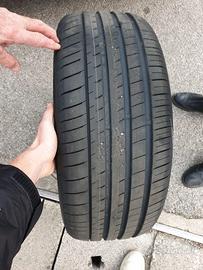 Gomme Nexen235/50 R19