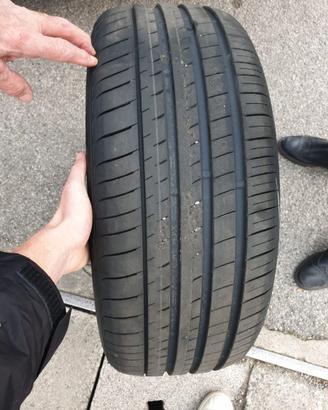 Gomme Nexen235/50 R19