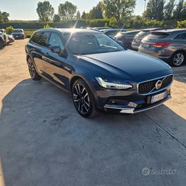 Volvo V90 Cross Country B4 (d) AWD automatico Plus