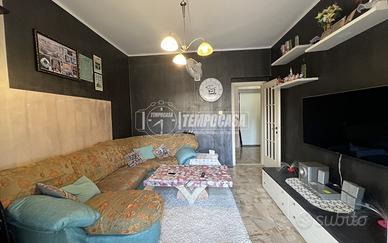 QUADRILOCALE SU PIÙ LIVELLI CON CORTILE ESCLUSIVO
