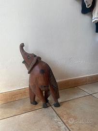 Elefante di legno 