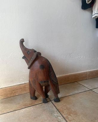 Elefante di legno 