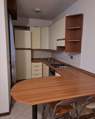 Cucina libreria e scrivania