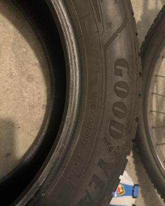 GOMME INVERNALI  215/60 R17 GOODYEAR UTRAGRIP PLUS