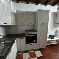 Cucina componibile  quasi nuova usara 4 anni