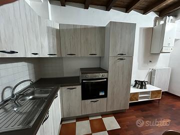 Cucina componibile  quasi nuova usara 4 anni